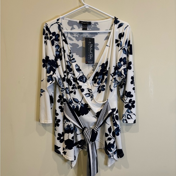 MICHAEL TAYLOR WHITE AND BLUE FLORAL TOP - Picture 3 of 8